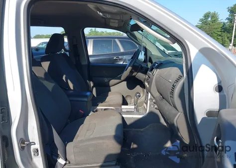 2010 Nissan Pathfinder S z USA, uszkodzony, nr VIN 5N1AR1NBXAC626452